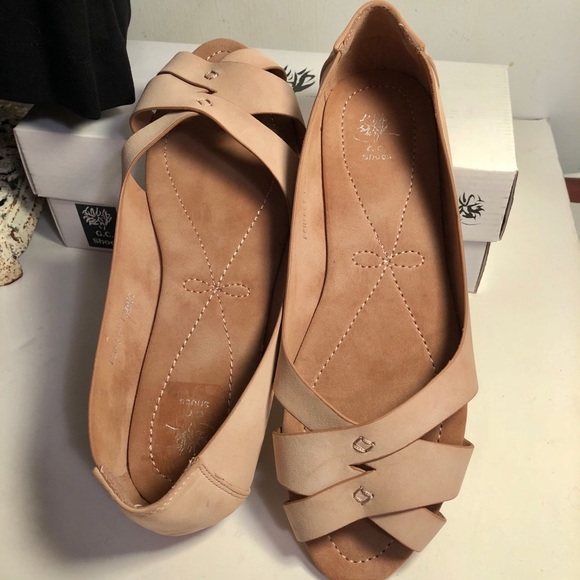 G.C. Shoes Shoes - G. C. Shoes Beige Open Tie Flats Size 10 Vegan